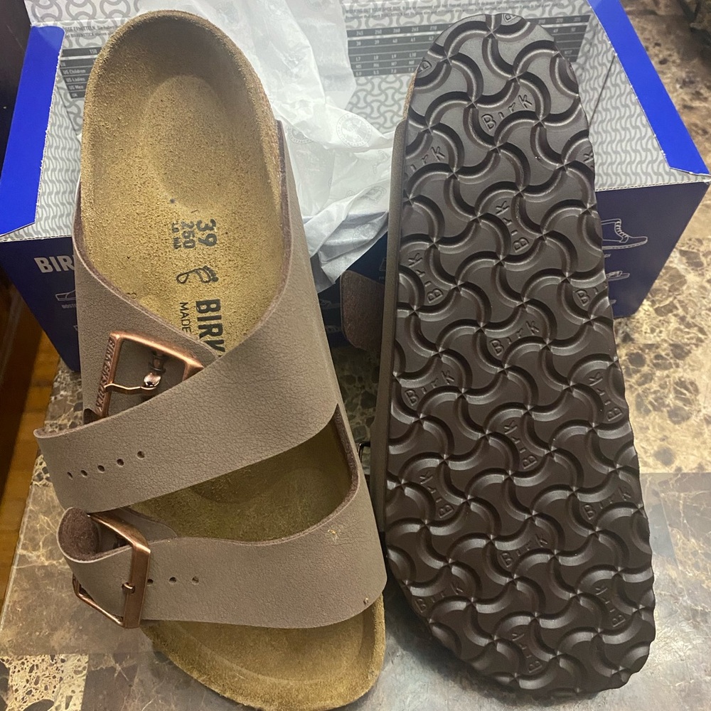 NWT… Birkenstock Sandals size 39 ( size 8- 8 1/2) women’s